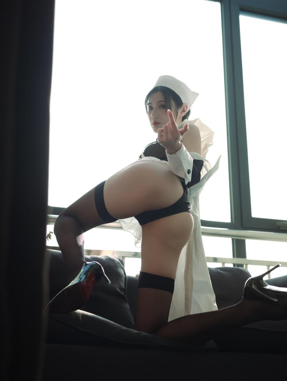 一米八的大梨子 吊带袜女仆-值得收藏