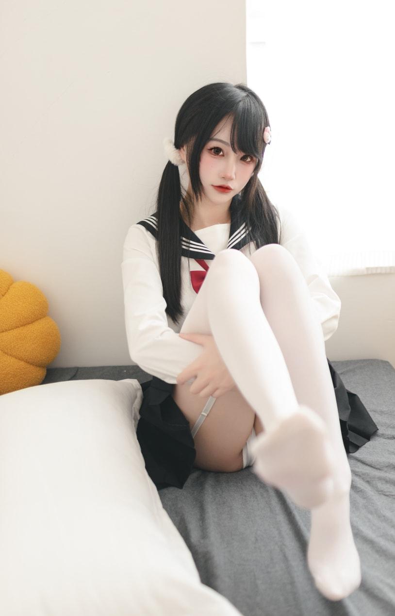 嗷呜酱 – 水手服-完美佳人