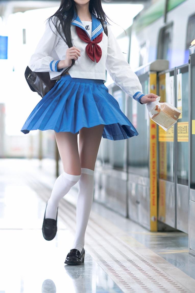 桜桃喵 – 地铁JK-完美佳人