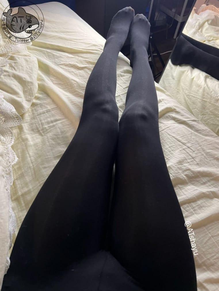 AT鲨 – 原相机质感黑裤袜美女欣赏