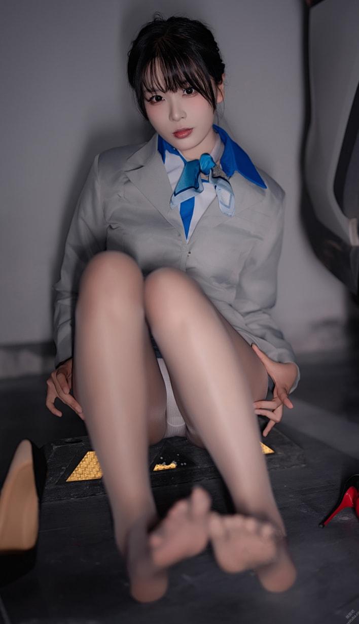 轩萧学姐 生日作 空姐车库+黑斯+灰丝-高端精品