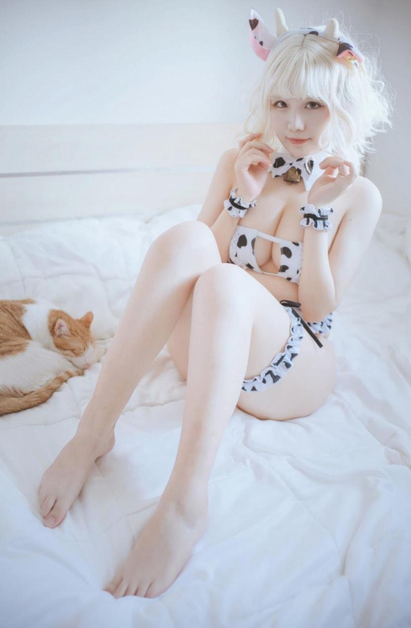 阿半今天很开心 奶牛比基尼美照资源