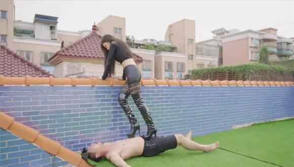 『奴隶岛』—〔Magic︱Mirror 魔镜少女〕—长靴踢废出轨的老公