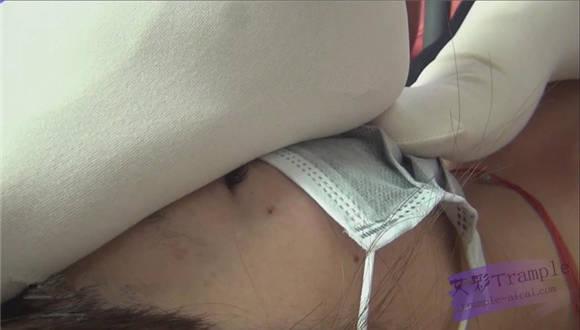 女女：lulu性感着装丝袜脚踩踏甜儿，蹂躏脸胸部 G-NV-114