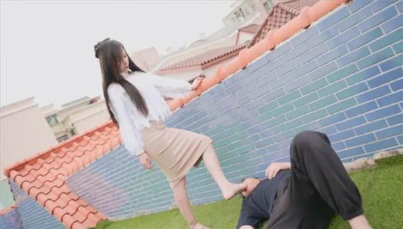 『奴隶岛』〔Magic︱Mirror 魔镜少女〕—星奈羞辱绿帽老公