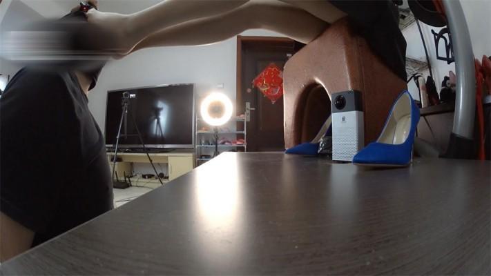 【婧児小主】婧児脚下的膜拜奴乞求主人高跟鞋的践踏 好啊 让我好好玩玩你！