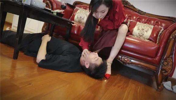 『奴隶岛』〔Magic︱Mirror 魔镜少女〕—狗粮盛宴