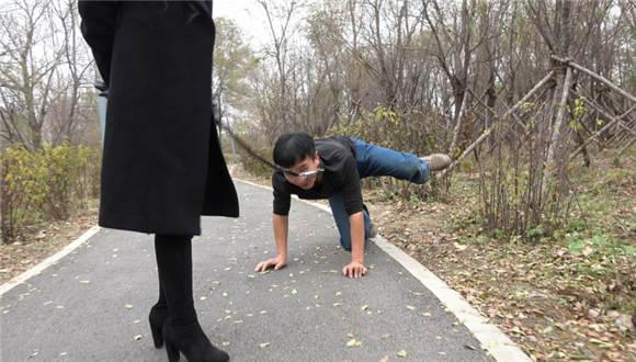 【冷柔】公园暴踢老贱狗，暴力耳光