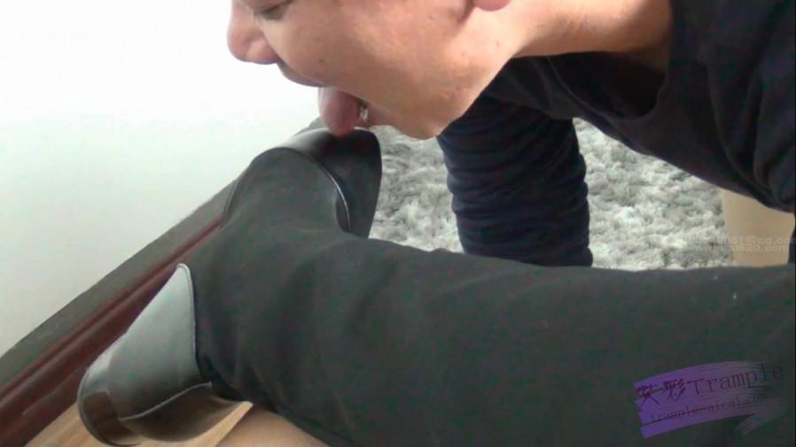 ★lulu原创★女s第二十五部 舔黑靴和短肉丝