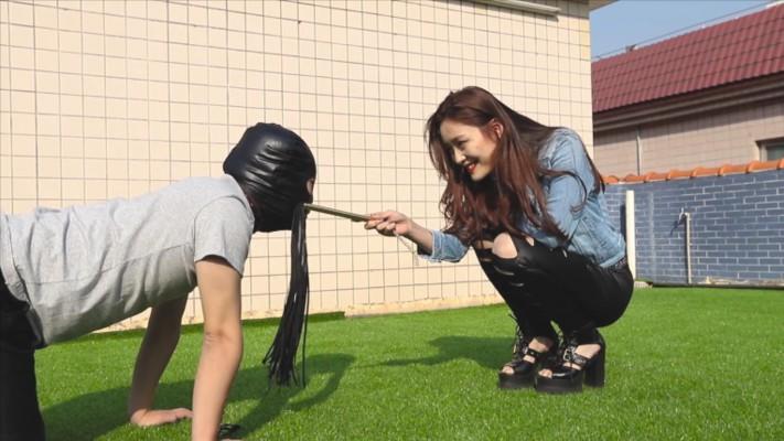 『奴隶岛』—麦可颂的狗奴坐垫训练