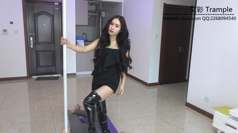 漆皮美靴舞动踩踏 漆皮美靴舞动踩踏