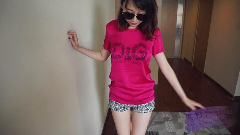 『小妮女女』恋足妹妹，撒娇让姐姐踩自己，舔姐姐的鞋袜