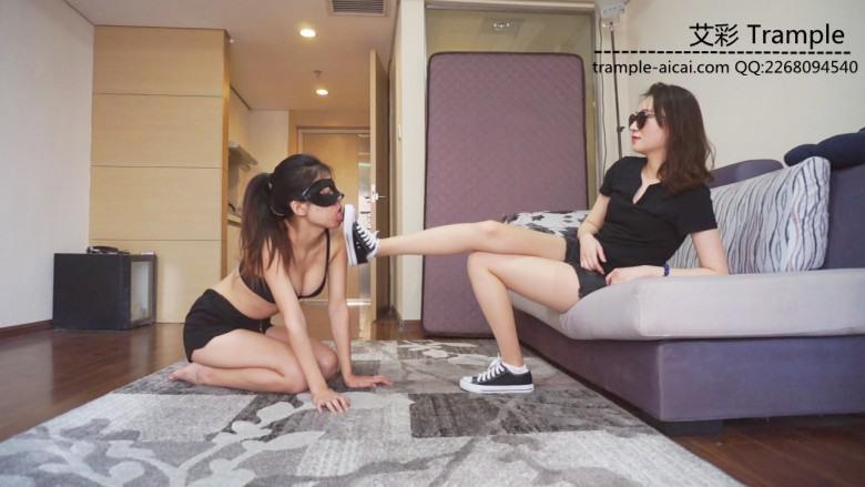 『小妮女女』美女S收拾虐待欠钱的贱货