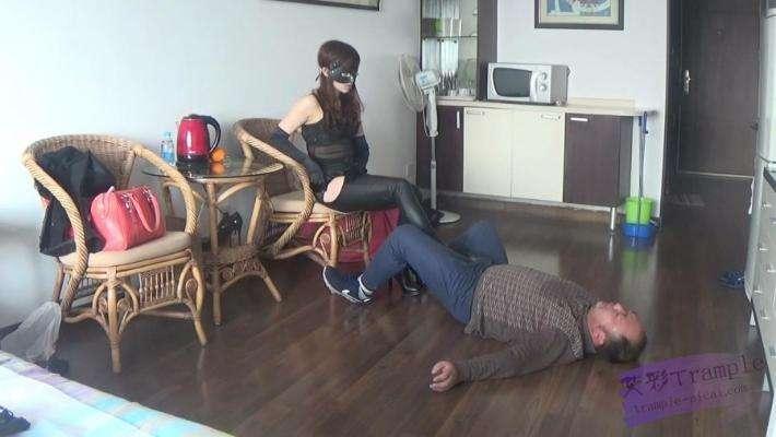 莉莉金九电气按摩