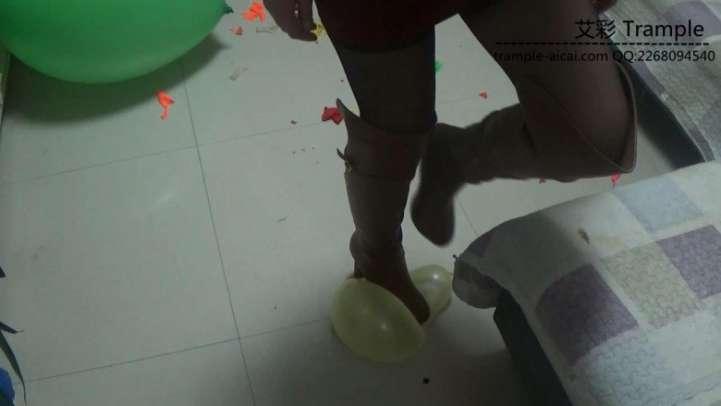 黑丝高跟靴子踩气球