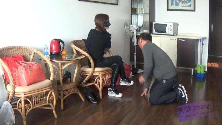 女杀手老大教训废物马仔