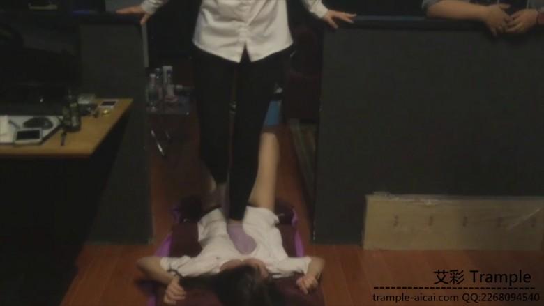 最强女m重磅:三踩女群踩女m 中国MFX! 最强女m重磅:三踩女群踩女m 中国MFX!