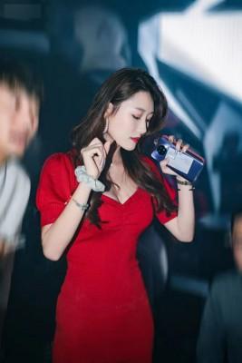 『奴隶岛』—麦可颂的狗奴坐垫训练