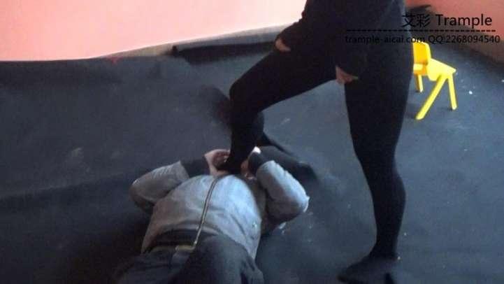 蒙面女贼劫财杀人