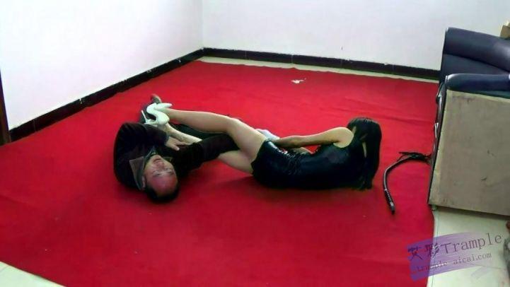 女赏金猎人的任务(上)–单手掐死、高跟踩死、美腿夹脖子扭断 女赏金猎人的任务(上)–单手掐死、高跟踩死、美腿夹脖子扭断