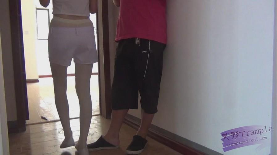 lulu女s剧情：白球鞋之踩脚引发的暴打 全城语言不断 露脸