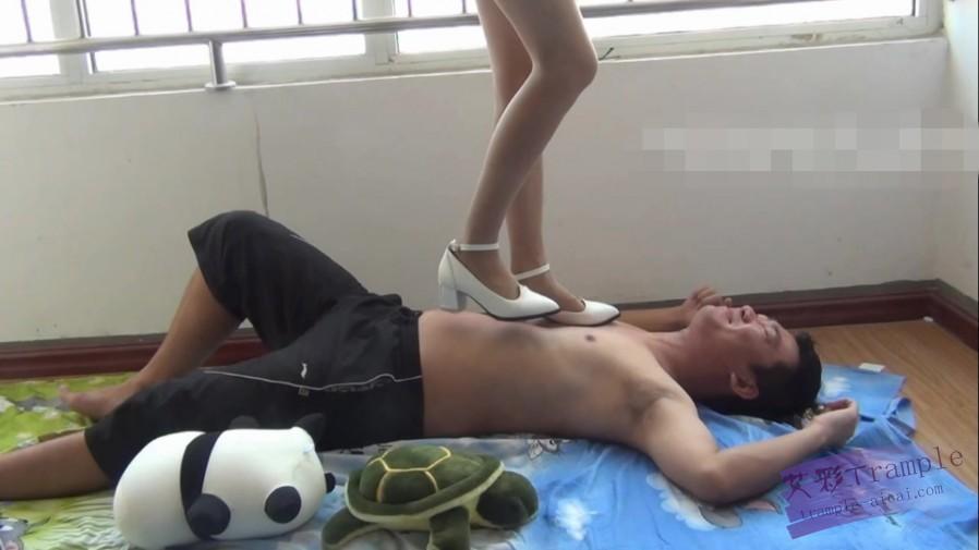 ★lulu原创★女s第四部 暴力踹贱人 深喉 跳踩