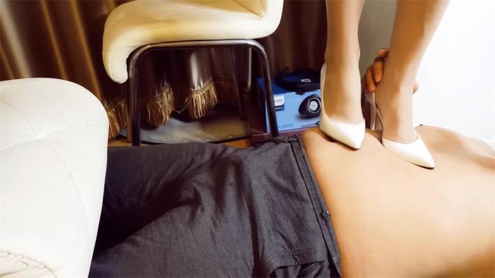 【婧児小主】高雅的晓G女主人两双高跟鞋鞋跟虐踩肚脐搅动 折磨奴隶 YC-220405-7