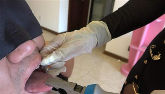 【冷柔】穿刺乳头残忍踩踏，狗嘴拔牙