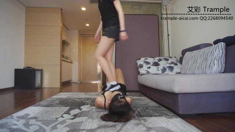 『小妮女女』美女S收拾虐待欠钱的贱货