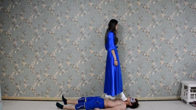 『奴隶岛』—靴下的威严