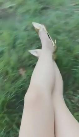 冷柔精彩户外爬行比赛遛狗