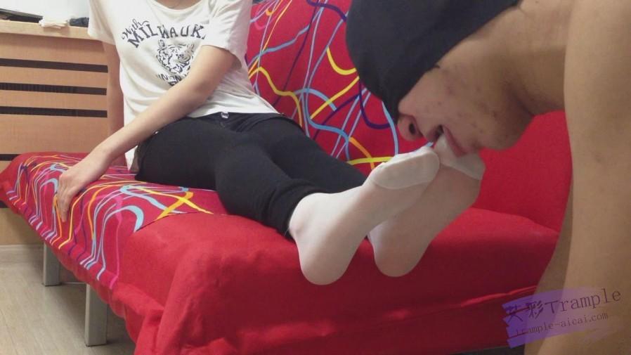 剧情-恋足男给妹妹暖脚