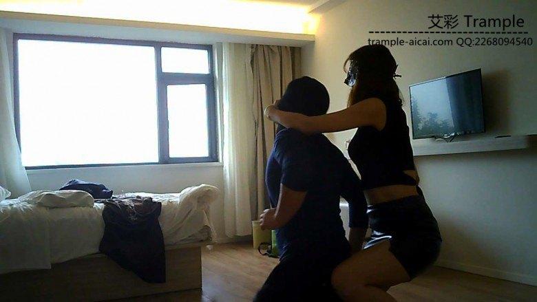 女特工潜入宰杀暴徒