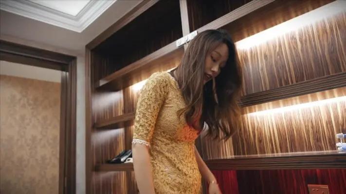 『奴隶岛』—服装店刺激高跟踩踏