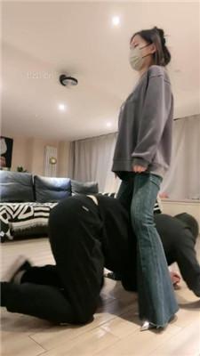 【九九女王】双S-教训出轨男-遛狗爬行/骑马/舔脏鞋底/踩踏