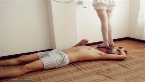 美丝凉拖暴力踩踢+超享受玉腿丝足按摩