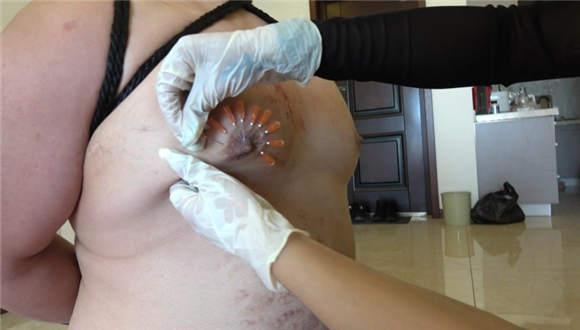 【冷柔】穿刺乳头残忍踩踏，狗嘴拔牙