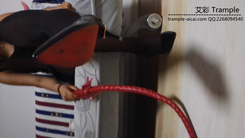 超模园女王经典第一视角羞辱脚奴