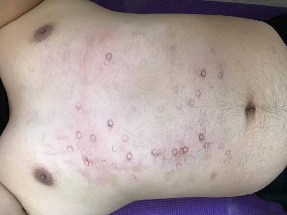 冷柔楼道无情踩踏贱狗