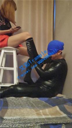 【责骂后的脚责金僦】