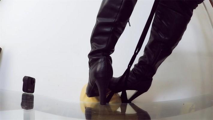 【婧児小主】墙脸系列2 皮靴白袜肉丝高跟轮番践踏玩你受得了么？奴视角YC-220225-3