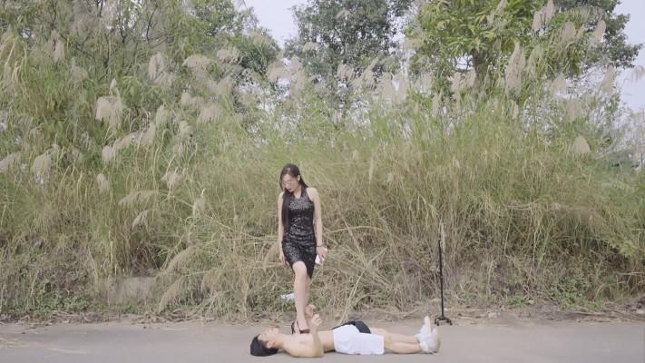 『奴隶岛』—[MagicIMirror 魔镜少女]—星奈路边踩踏碰瓷的路人 MM-220729