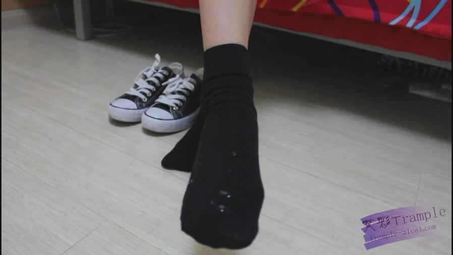 第一视角口水羞辱，贱狗快来舔我吐到鞋袜上的口水