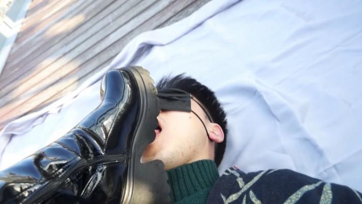 【黑丝诱惑】素人姣姣室外公园牛仔裤长靴踩踏狗奴 YC-221224-3