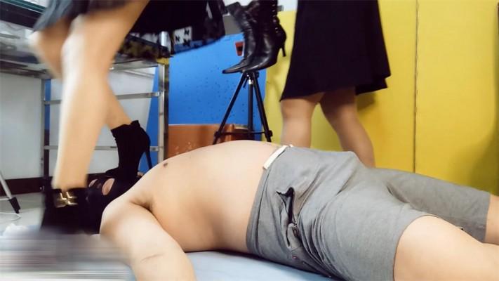 【婧児小主】婧意双S皮靴白丝玻璃袜+丝袜踩踏窒息 女行刑官处决教学踩杀 YC-220430-8