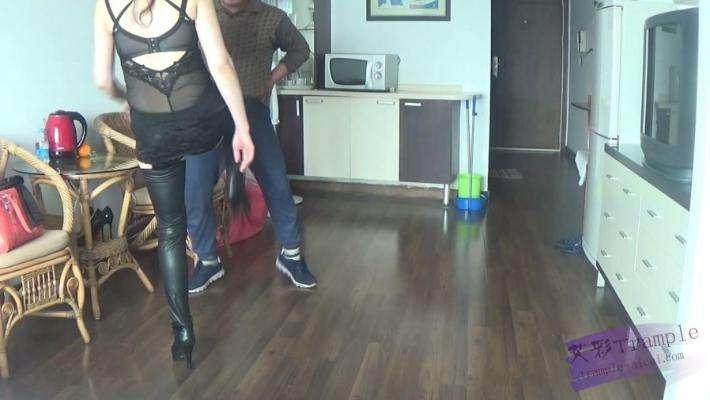 莉莉金九电气按摩