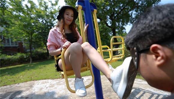 『奴隶岛』—灵灵公园遛狗赏赐汗脚