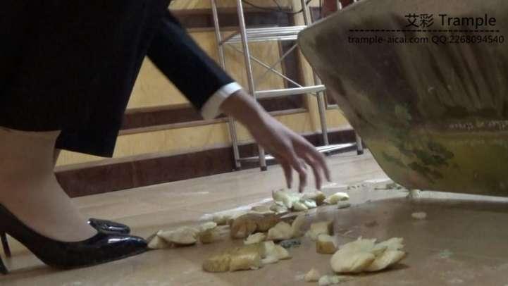 职业装木板压碎