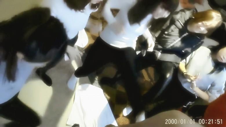 不良少女圈踢套头猥琐男