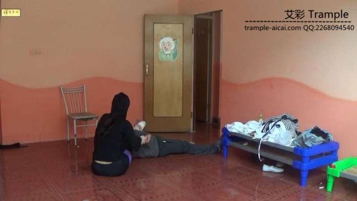 剧情片蒙面女杀手入室杀害卧底警察